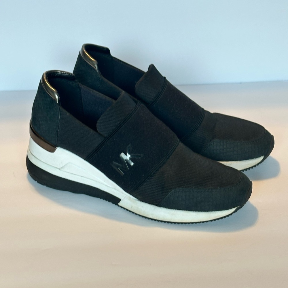 MICHAEL MICHAEL KORS
Felix Canvas and Snake-Embossed Nubuck Trainer 7.5 EUC - Picture 2 of 12